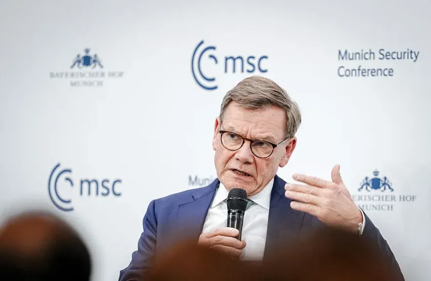 ألمانيا تنتقد جهود فرنسا في الإنفاق الدفاعي وتدعو باريس إلى اتخاذ قرارات صعبة