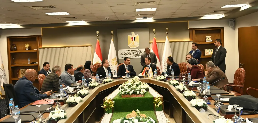 وزير الشباب والرياضة يؤكد دعمه للأندية الجماهيرية وتحقيق العدالة في توزيع الخدمات بالمحافظات