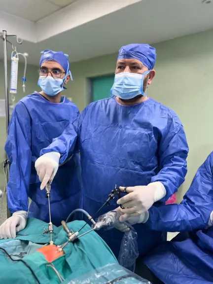 نجاح جراحة منظارية دقيقة لعلاج انسداد المريء لطفل حديث الولادة ببنها