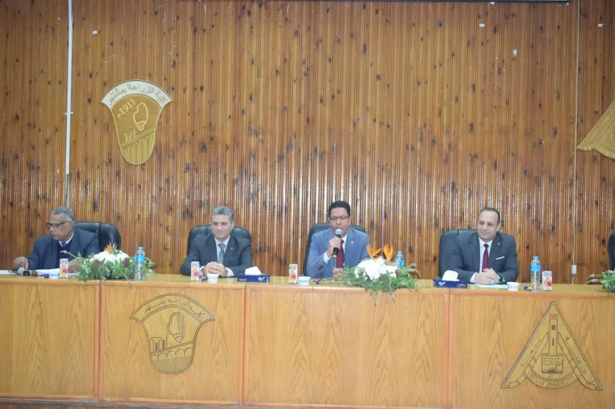 ”رئيس جامعة بنها” يترأس مجلس كلية الزراعة ويكرم عمداء الكلية السابقين