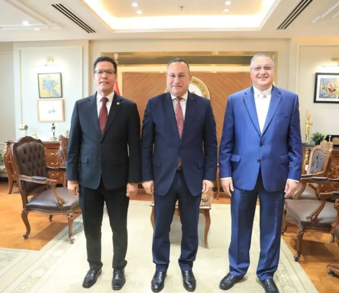 رسالة دعم وثقة من جامعة بنها.. تهنئة رسمية لوزير التعليم العالى الجديد