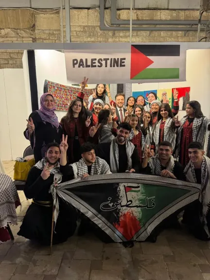 وسط اشادة بالدور المصري الداعم للقضية الفلسطينية ….سفارة فلسطين بالقاهرة تشارك في مهرجان الساقية الدولي الثالث والعشرين للخدمات الثقافية