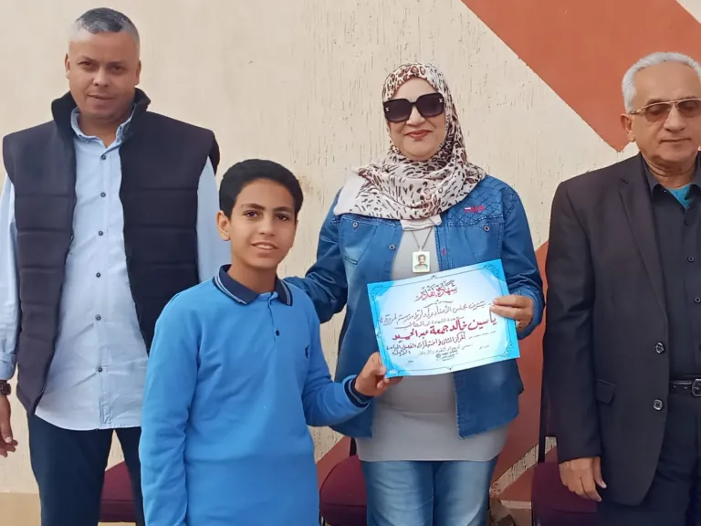 مجلس الأمناء بمدرسة المروة الإعدادية بطور سيناء يكرم المتفوقين