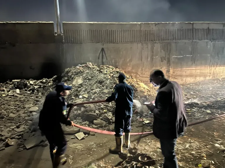 حملات مكثفة لإزالة المخلفات والحرق العشوائي بالجيزة للحفاظ على الهواء والصحة العامة