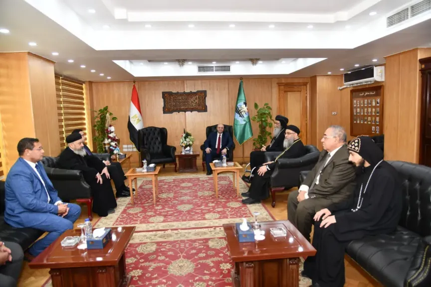 محافظ الفيوم يستقبل الأنبا إبرام لتهنئته بتجديد ثقة القيادة السياسية
