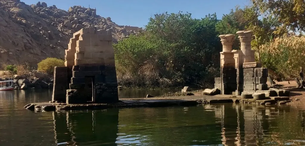 الأمين العام للمجلس الأعلى للآثار يتفقد عددًا من المشروعات الأثرية بأسوان