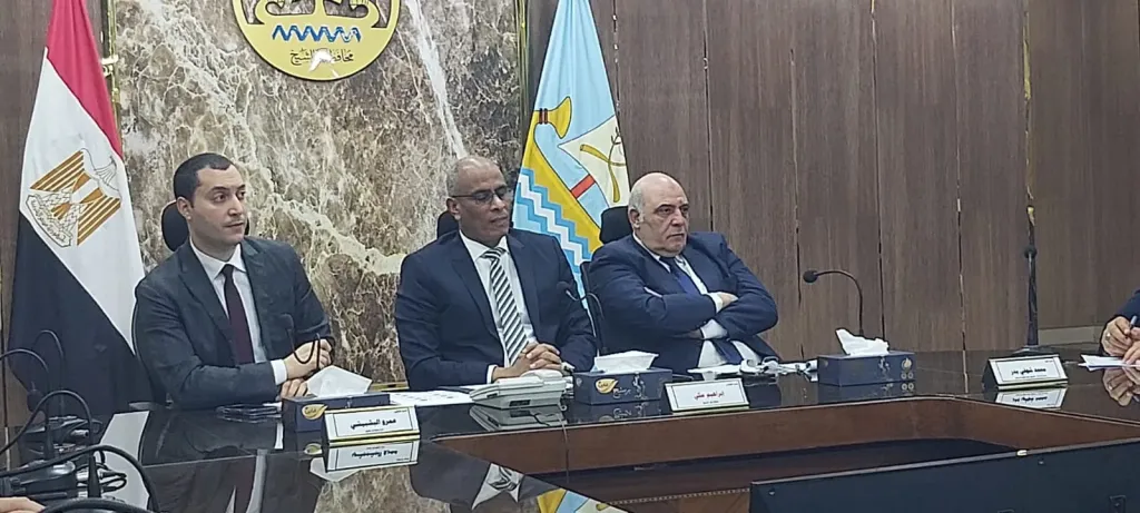 انفراجة في الإسكان وتحسين منظومة النظافة.. رسائل قوية من محافظ كفرالشيخ للصحفيين