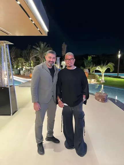 الهضبة يشاهد «كلهم بيحبوا مودي» مع ياسر جلال.. ويعبر عن إعجابه بالعمل