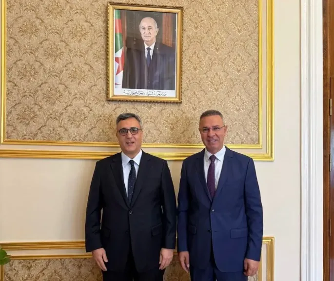 السفير قائد مصطفى يبحث مع مندوب الجزائر بالجامعة العربية تطورات القضية الفلسطينية