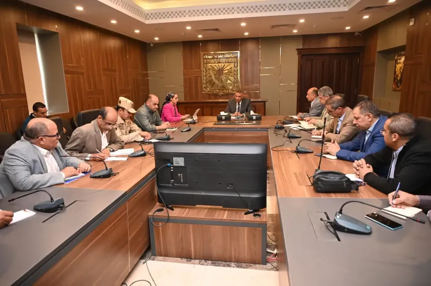 محافظ جنوب سيناء يعقد اجتماعًا موسعًا لبحث استعدادات الاحتفال بالعيد القومي في 19 مارس