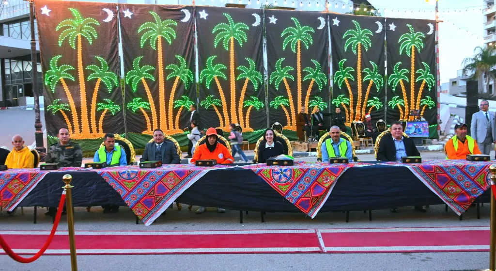 محافظ البحيرة تشارك عمال النظافة حفل إفطار جماعي