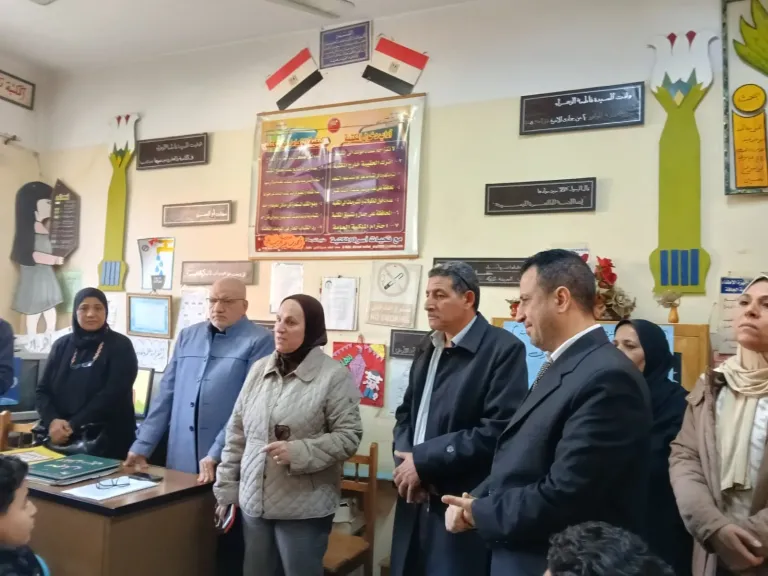في جولة مفاجئة...«أبو كيلة» تتفقد مدارس حدائق القبة وتشدد على الحضور والانضباط | صور