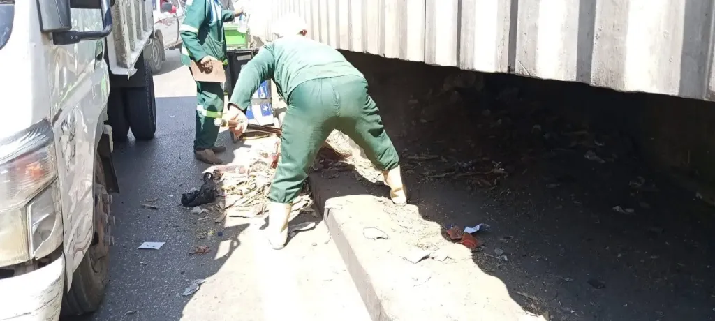 محافظة الجيزة تشن حملة مكبرة لإزالة بؤر النباشين والفريزة بالدقي