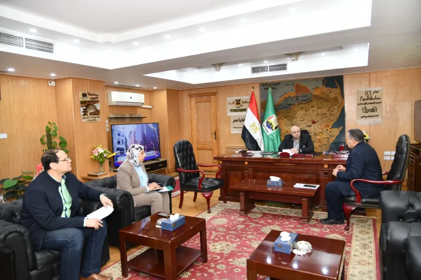 محافظ الفيوم يستقبل مدير مديرية الطب البيطري للتهنئة بتجديد ثقة القيادة السياسية