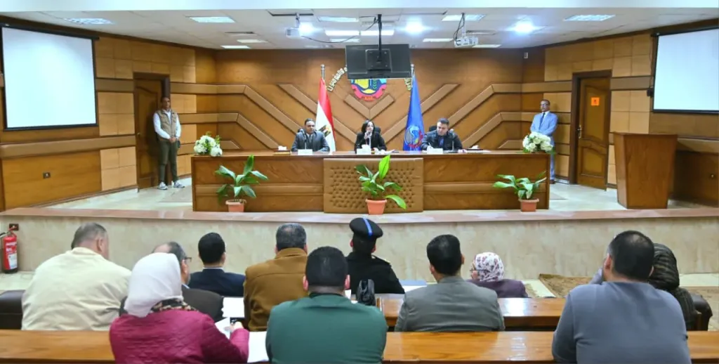 محافظ البحيرة: رفع كفاءة المشروعات الخدمية والإنتاجية وبحث آليات تطويرها