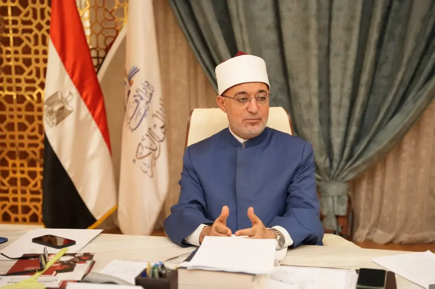 مفتي الجمهورية يوضح حكم مراسلة مقامات آل البيت ”بالرسائل المكتوبة”