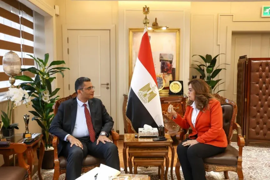 وزيرة التنمية المحلية والبيئة تتابع مع محافظ البحر الأحمر عدداً من الملفات الخدمية والمشروعات التنموية