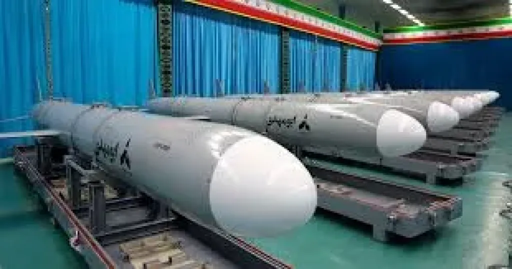 إيران تقترب من صفقة ”صواريخ كروز” مع الصين وتعزز تهديدها البحري وسط تحرك أميركي ضخم