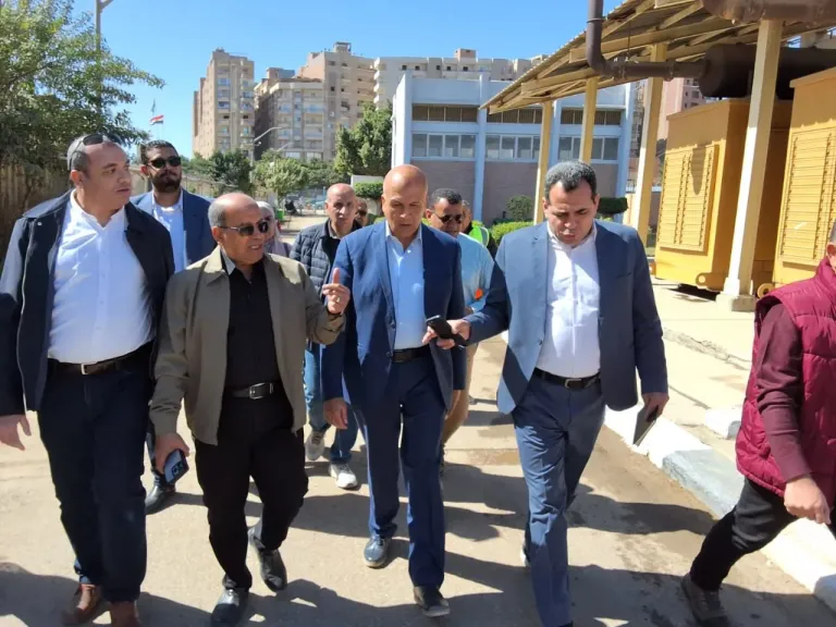 نائب وزيرة الإسكان للمرافق يتفقد  مشروعات مياه الشرب والصرف الصحي بالفيوم