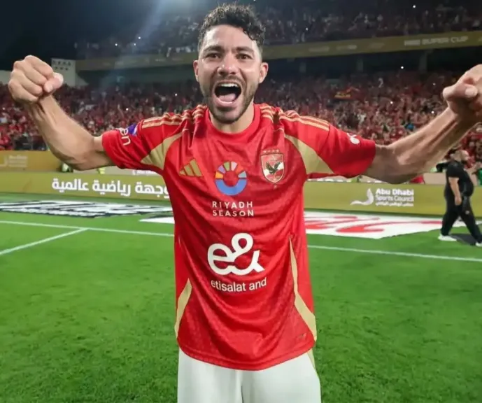 ياسر إبراهيم يعود لقيادة دفاع الأهلي أمام زد في قمة الجولة 19 بالدوري