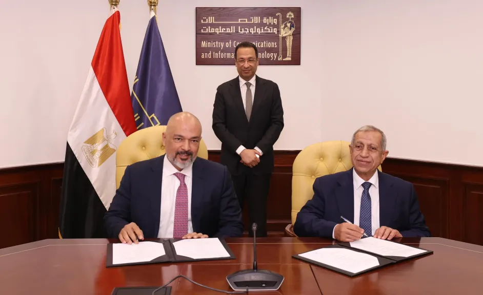 وزير الاتصالات يشهد توقيع شراكة بين الأكاديمية العربية للعلوم و ”إي آند مصر” لإنشاء مختبرات متطورة