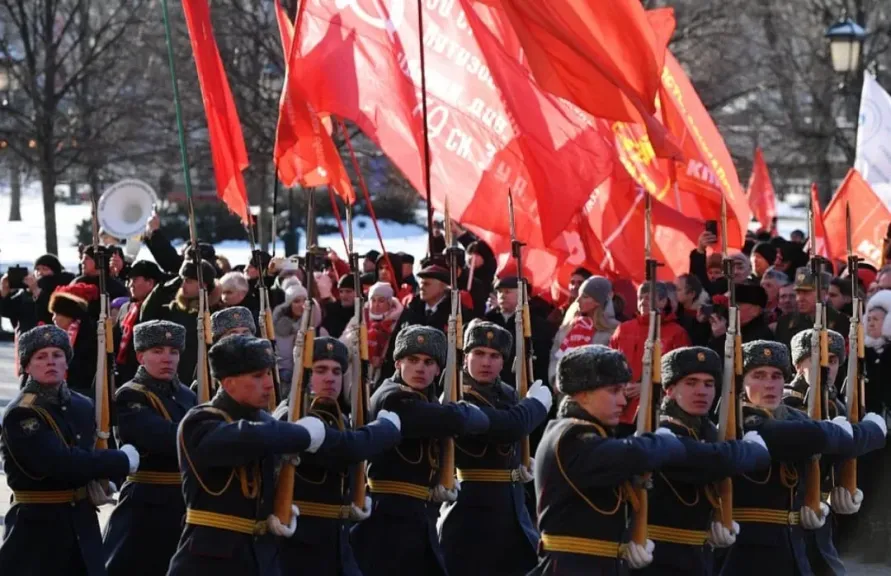 تهنئة مصرية ”بيوم المدافع عن الوطن في روسيا”