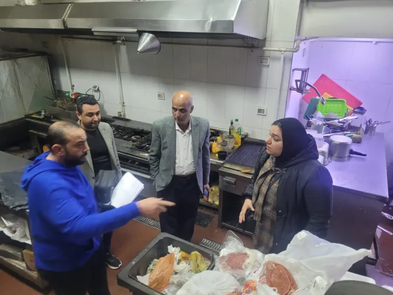 ضربة رقابية ببنها.. ضبط 770 كجم دواجن فاسدة وسلع مجهولة المصدر