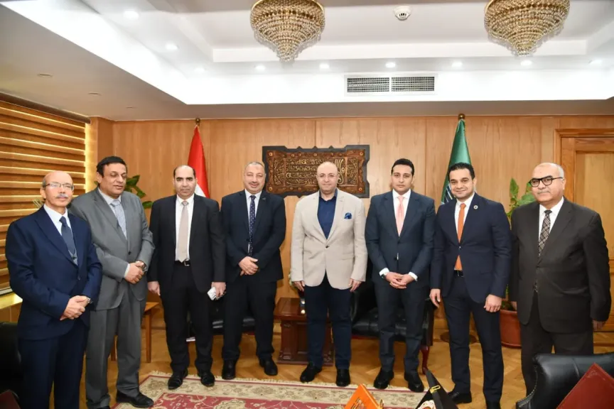 محافظ الفيوم يستقبل وفد اتحاد المهن الطبية للتهنئة بتجديد ثقة القيادة السياسية