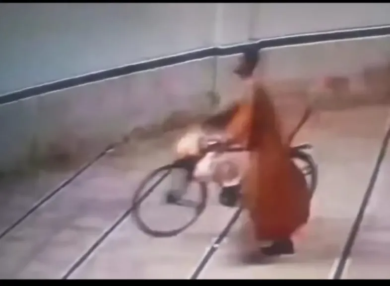 مصدر رزقه.. القبض على لص المساجد بعد سرقة دراجة مواطن خلال الصلاة في قنا