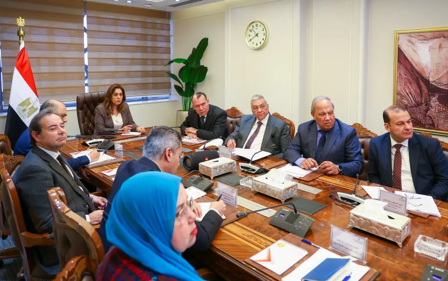 الدكتورة منال عوض تتابع ملفات الوزارة وتؤكد أولوية الإسراع بالمشروعات وتعزيز اللامركزية والتحول الأخضر