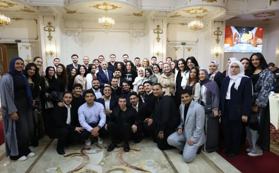 الدكتور إسماعيل عبد الغفار يلتقي بأسرة ” الأكاديمية العربية” بأفرع القاهرة على مائدة الإفطار في اجواء رمضانية مبهجة