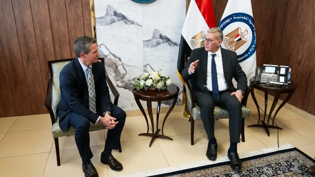 وزير البترول يبحث مع مسؤولي كابريكورن البريطانية خطط مضاعفة الاستثمارات في الصحراء الغربية