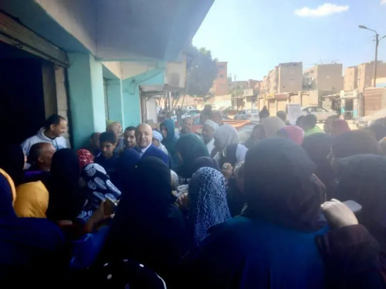 محافظ الفيوم يفاجئ شوارع العاصمة ويحيل رئيس حي غرب للتحقيق