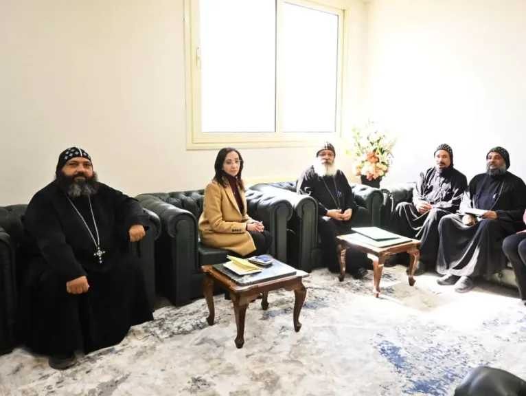 أسقف ورئيس دير الأنبا مكاريوس السكندري وممثلو أديرة وادي النطرون يهنئون محافظ البحيرة بتجديد الثقة