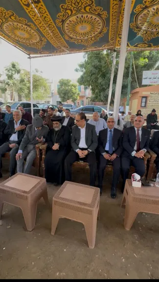 مائدة غداء قبل رحيله بأيام.. أخر صور لشيخ الإذاعيين فهمي عمر مع بعض رموز قنا