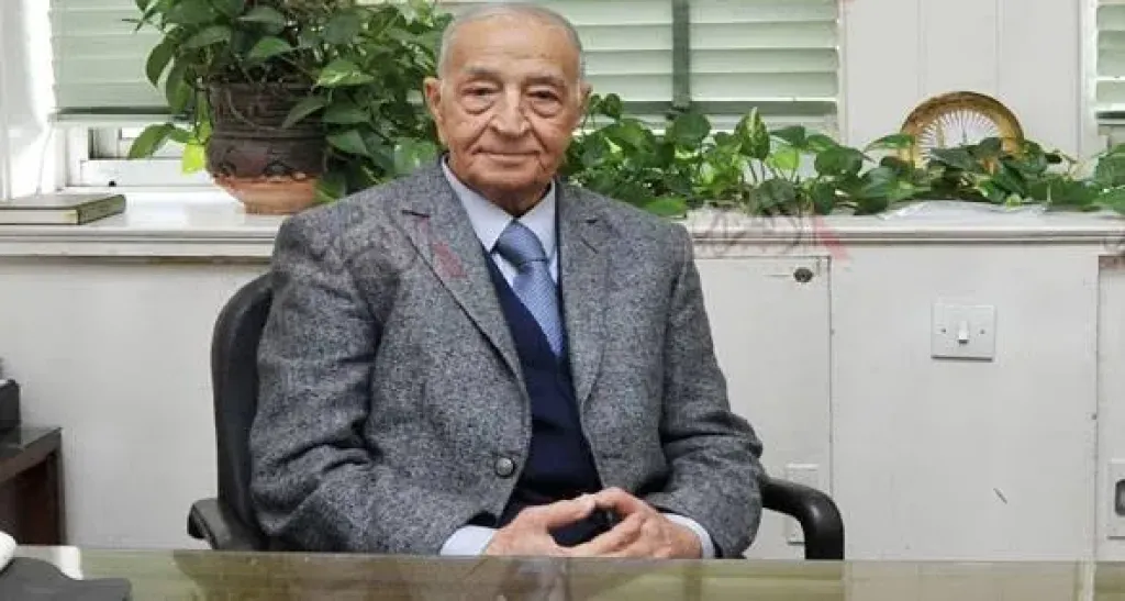 وزير الدولة للإعلام ينعي الإعلامي الكبير فهمي عمر