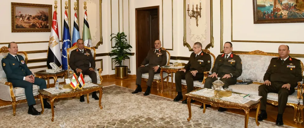 وزير الدفاع يبحث مع قائد الجيش اللبنانى تعزيز التعاون العسكري المشترك