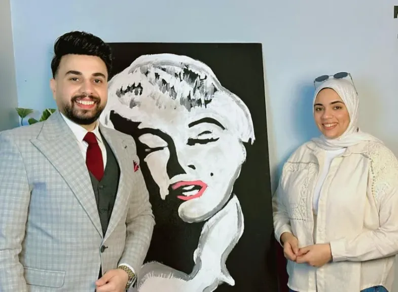 ”الرسام الكيميائي” ..رحلة ياسر رمضان  من معمل العلوم إلى عالم البوب آرت