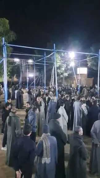 الكل رايح يودعه.. الآلاف ينتظرون جثمان شيخ الإذاعيين الإعلامي فهمي عمر لتشييعه لمثواه الأخير في قنا