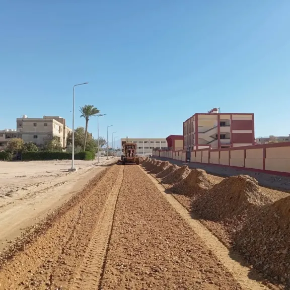 إنطلاق أعمال تمهيد الطرق بحي 102 بمدينة طور سيناء ضمن الخطة الاستثمارية 2025–2026