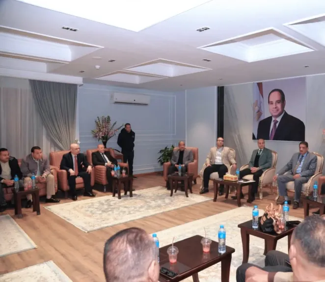 في أول لقاء موسع.. محافظ أسيوط يلتقي الصحفيين ويؤكد: الإعلام شريك أصيل والعمل الميداني معيار الأداء