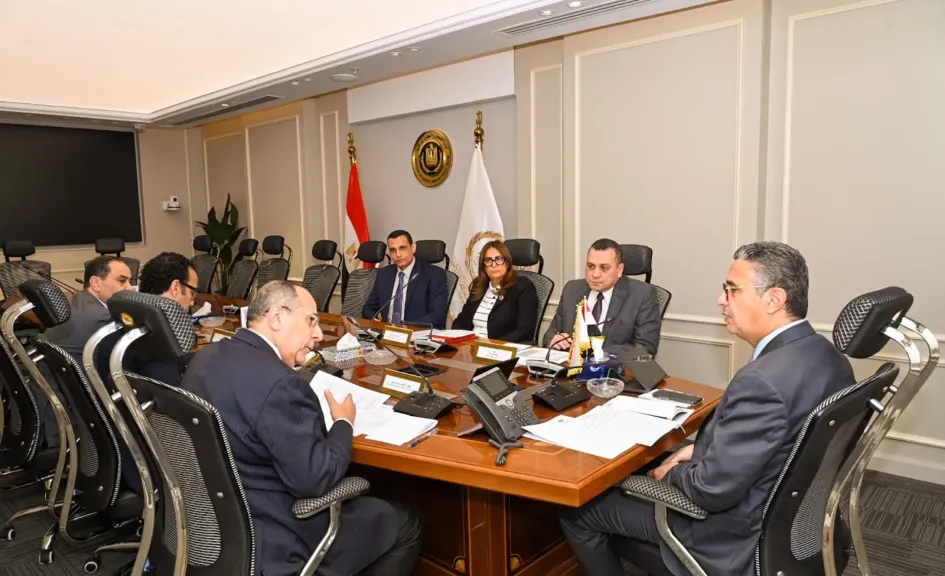 وزير التموين يعقد اجتماعا موسعًا لمتابعة الموقف التنفيذي لصرف المنحة الإضافية وضمان انتظامها دون معوقات