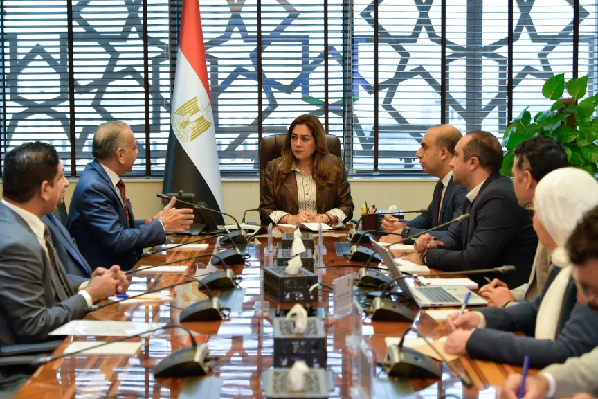 إصدار الموافقات والتصاريح لتداول المخلفات الخطرة بالمنشآت الطبية والصحية خلال 15 يوم