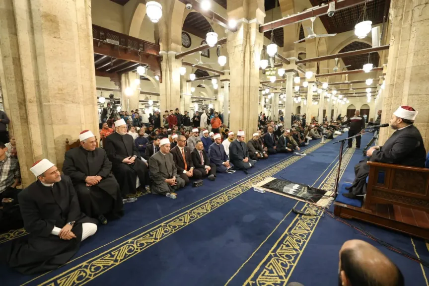 درس التراويح بالأزهر يحذر من انشغال الآباء عن أبنائهم ويطالبهم بأن يكونوا قدوة حسنة لهم