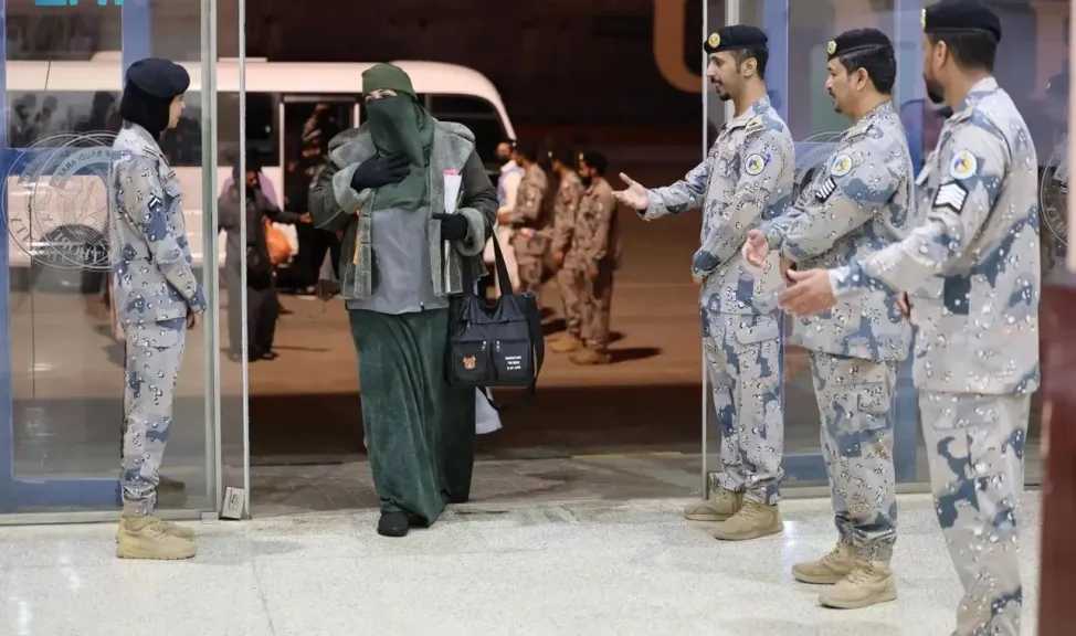 حرس الحدود يستقبل المعتمرين القادمين من مصر عبر ميناء ينبع التجاري لأداء العمرة خلال شهر رمضان