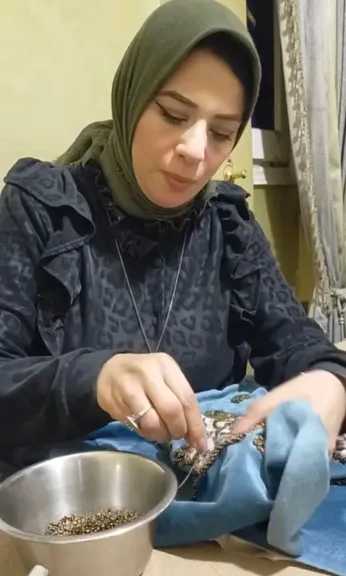 من إبرة وخيط.. بسمة اللقاني محامية صباحا ومصممة  مفروشات تطريز يدوي مساءا