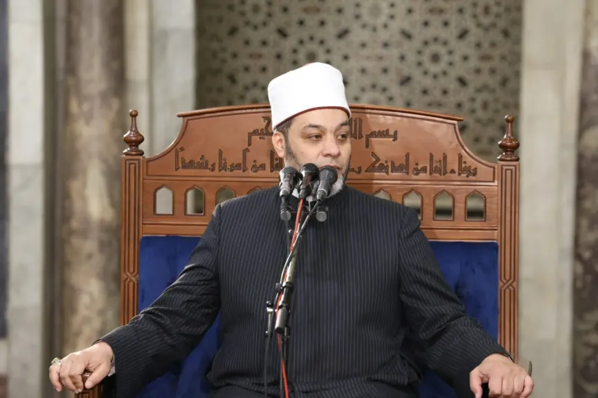 درس التراويح بالجامع الأزهر يحذر من انشغال الآباء عن أبنائهم ويطالبهم بأن يكونوا قدوة حسنة لهم