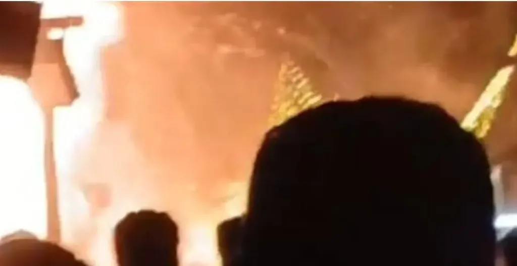 الحماية المدنية تسيطر على حريق شجرة ملتحمة بأسلاك كهربائية في قنا