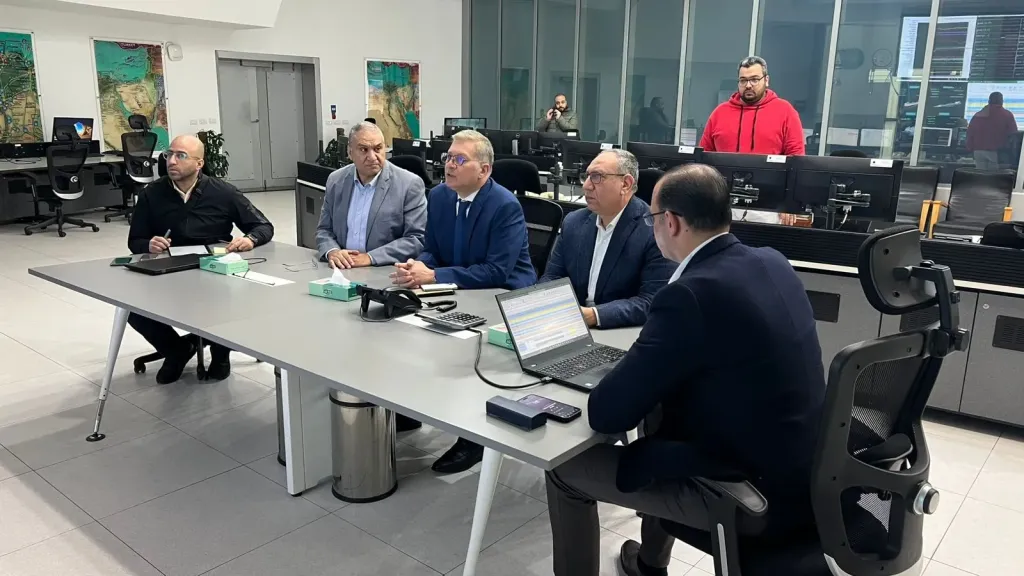 وزير البترول يتفقد مركز التحكم بالشبكة القومية للغاز.. جاهزية كاملة وخطط استباقية لتأمين الإمدادات
