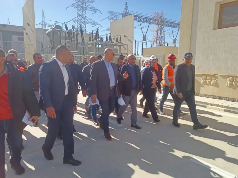 وزير الكهرباء ومحافظ الإسكندرية يطلقان التيار بمحطة محولات برج العرب الترفيهية لدعم الشبكة في الشمال الغربي